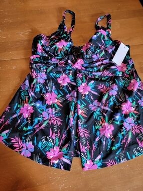 Tropical Floral Print On Black V-Neck Split Hem Tankini Top Size 4X NWT